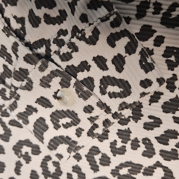 Pink Lily Women's Leopard Print Corduroy Style Shacket - Picture 4 of 8